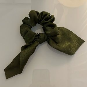 (NEW) Green Scrunchie with Bow